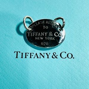 TIFFANY & CO Sterling Silver Return To Tiffany Oval Tag Pendant